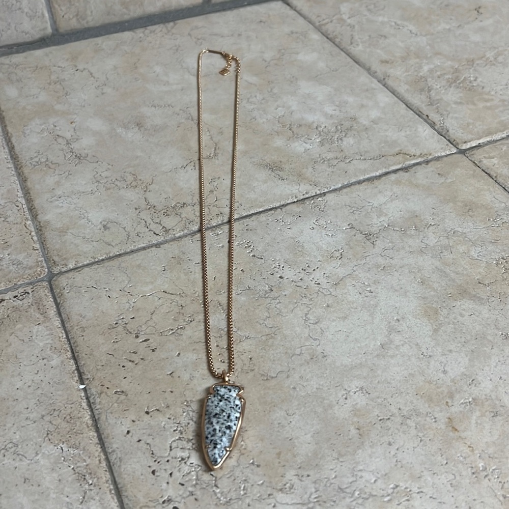 Kendra Scott Kimmy Necklace in rose gold and grey howlite
